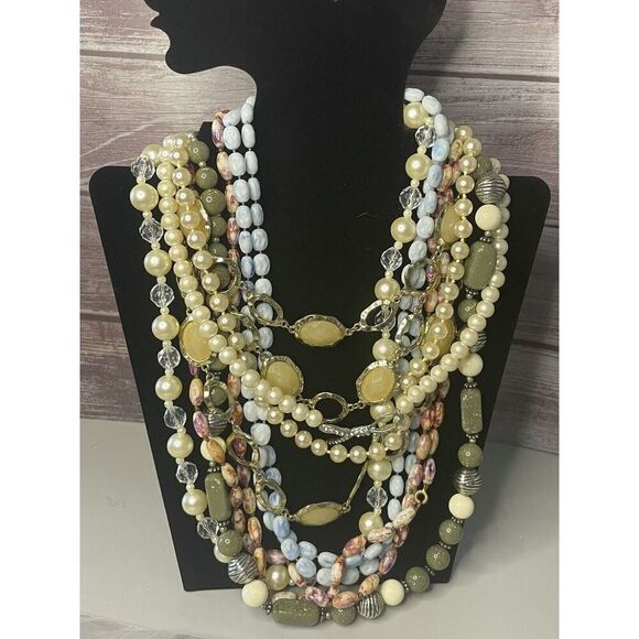 Lot of 7 Costume Womens Wearable Necklaces Beads Chains Crafting Crafts Resell - Picture 1 of 16